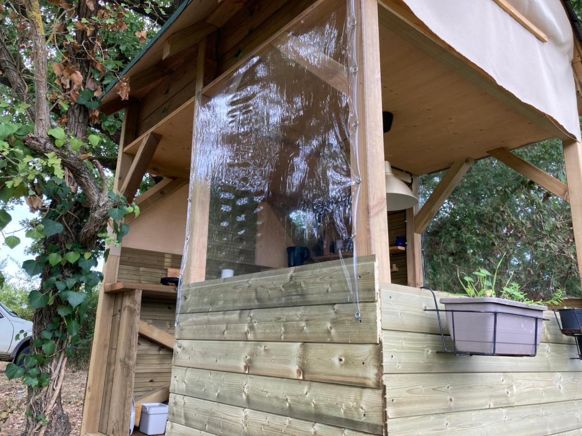 Cabane Bivouac Avec Echelle A L'Ombre Des Chenes Idrac-Respailles Exterior photo